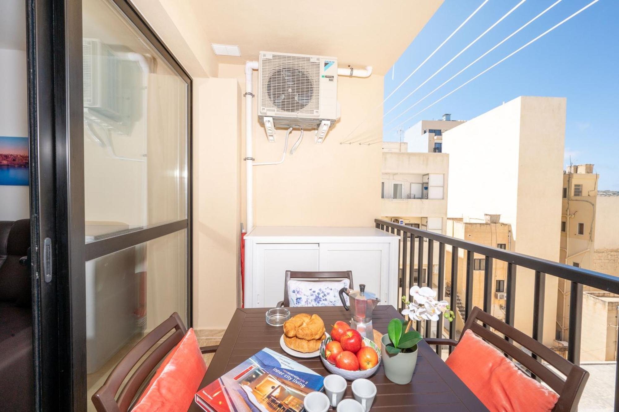 Sea Bliss Apartments With Terrace Just Off Seafront In St Paul'S Bay - By Getawaysmalta Сент-Полс-Бей Экстерьер фото